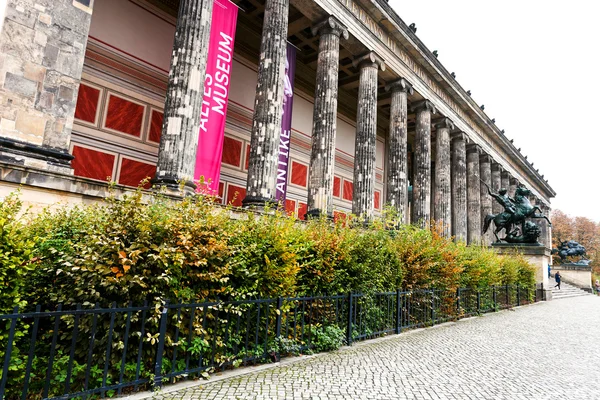 Fassade des alten Museums in Berlin — Stockfoto