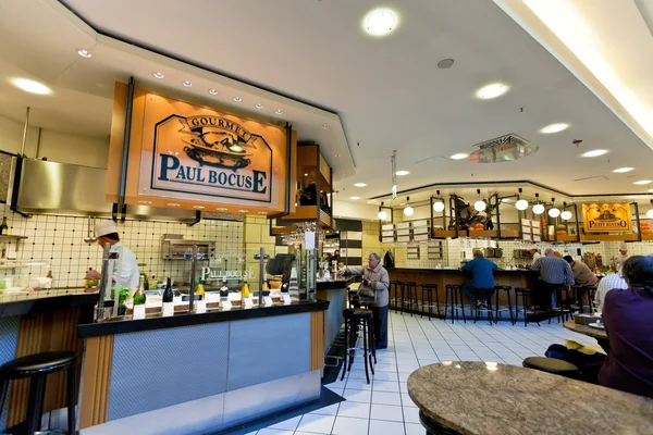 Il sesto piano food hall a KaDeWe store a Berlino — Foto Stock