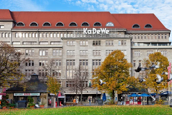 Entrance in KaDeWe from Wittenbergplatz in Berlin — Stock Photo, Image