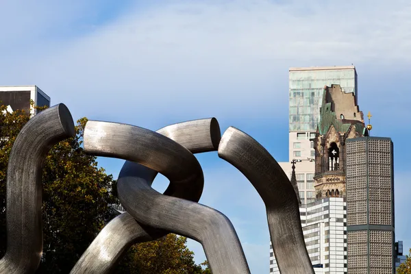 Église Kaiser wilhelm memorial, sculpture berlinKościół Pamięci Cesarza Wilhelma, rzeźba Berlina — Zdjęcie stockowe