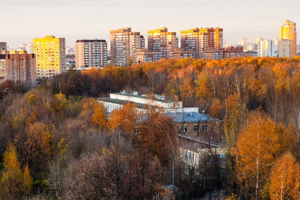 Urban residential district in pink autumn sunset — Stock Photo, Image