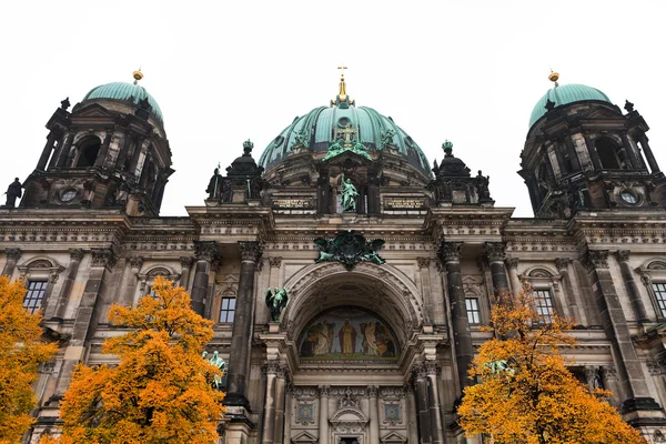 Gevel van de berliner dom in Berlijn — Stockfoto