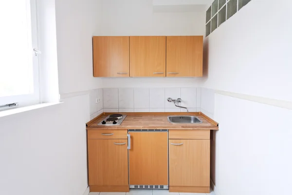 Cozinha com conjunto de móveis — Fotografia de Stock