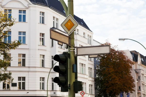 Semafor a rozcestí — Stock fotografie