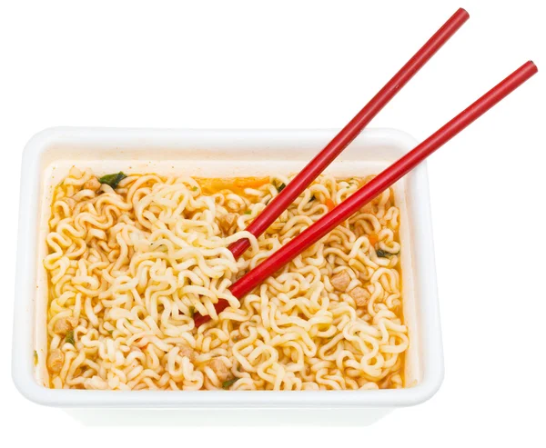 Eten van gekookte instant noedels — Stockfoto