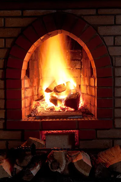 Wooden logs and fire in fireplace — Stock Photo, Image