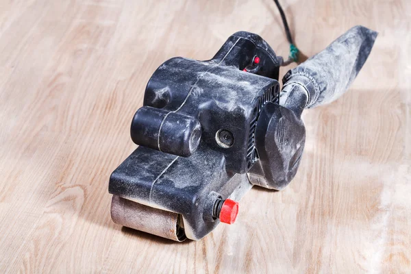 Finishing ashwood tabletop by belt sander — Stock Image Finishing ashwood tabletop by belt sander Stock Photo