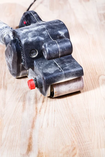Finishing ashwood furniture board by belt sander — Stock Image Finishing ashwood furniture board by belt sander Royalty Free Stock Photos