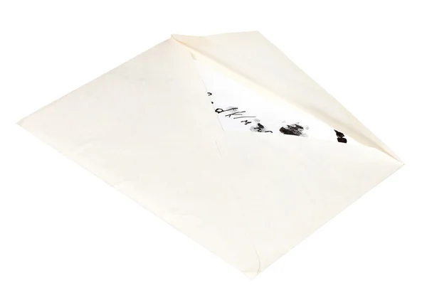 Відкритий білий конверт з дитячою літерою — стокове фото