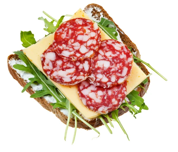 Roggenbrot, Salami, Käse und Rucola — Stockfoto