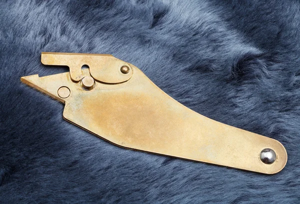 Furrier's knife on sheepskin — Stock Photo, Image