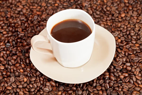 Taza de café y frijoles asados — Foto de Stock