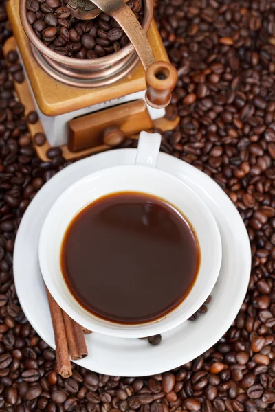 Taza de café y frijoles asados — Foto de Stock