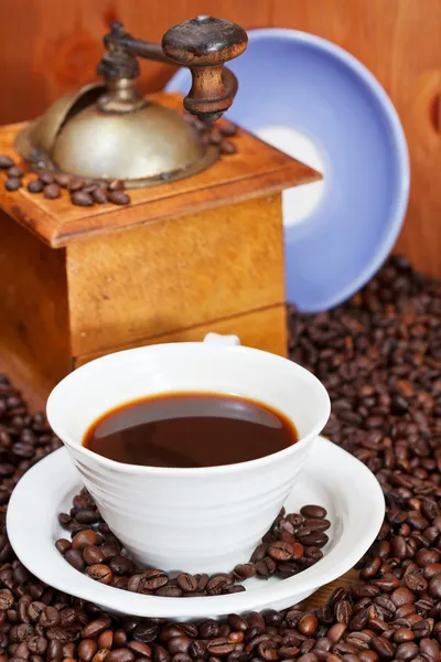 Taza de café y frijoles asados — Foto de Stock