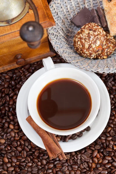 Cup of coffee and roasted beans — Stock Photo, Image