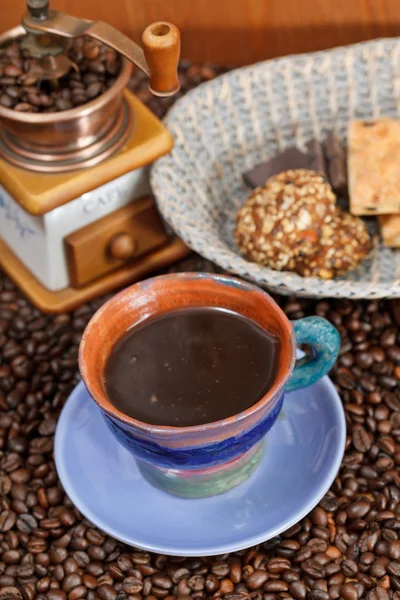 Taza de café y frijoles asados — Foto de Stock