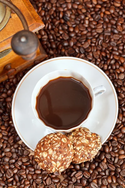 Taza de café y frijoles asados — Foto de Stock