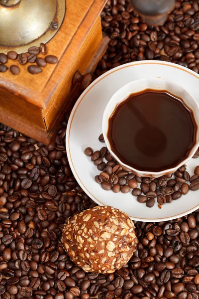 Taza de café y frijoles asados — Foto de Stock