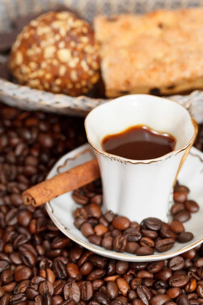 Cup of coffee and roasted beans — Stock Photo, Image