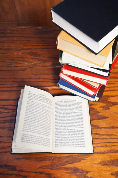 Open book on wooden table — Stock Photo, Image