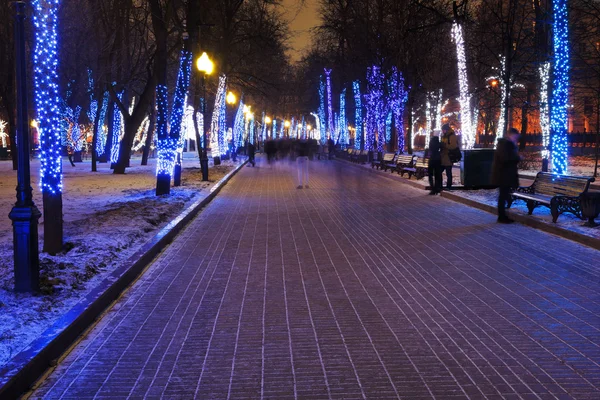 Nacht verlichting van Moskou boulevard — Stockfoto
