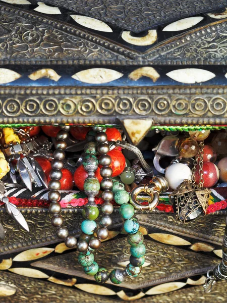 古董珠宝在古代的藏宝箱 — 图库照片