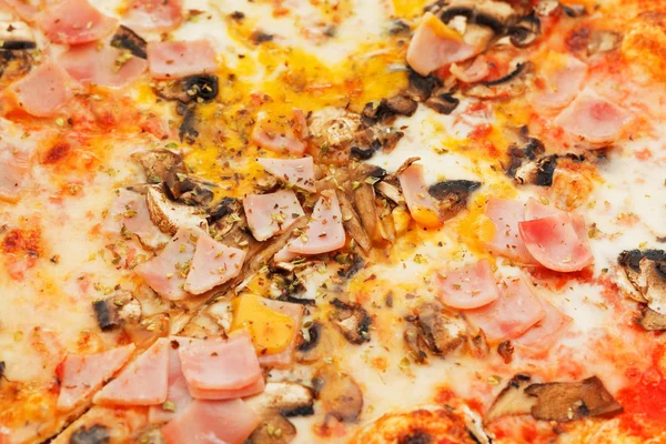 Italian pizza with fungi and prosciutto cotto — Stock Photo, Image