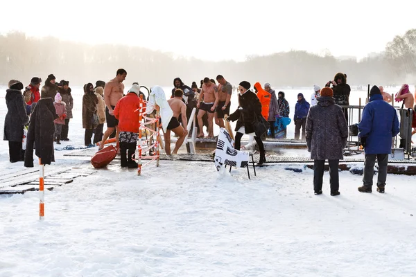 Eisschwimmen am Dreikönigstag — Stockfoto