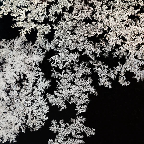 Flocons de neige et givre motif sur verre gros plan — Photo