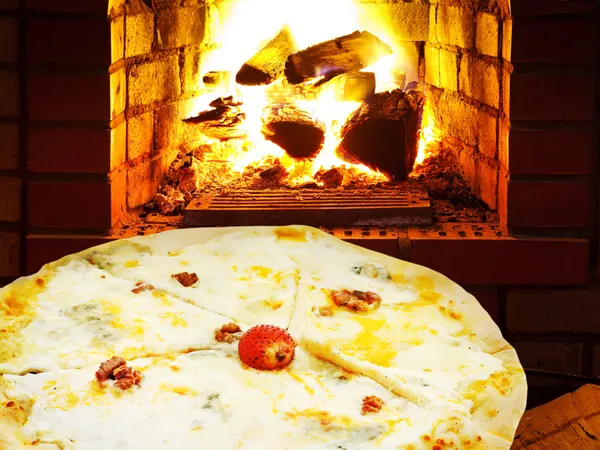 Pizza quatro formaggi and open fire in oven — Stock Photo, Image