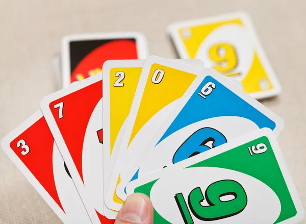 Uno jogo de cartas jogado com deck especialmente impresso — Fotografia de Stock