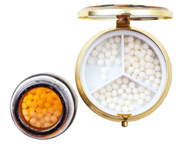 hap kutusu düzenleyin ve Homeopati topları ile jar