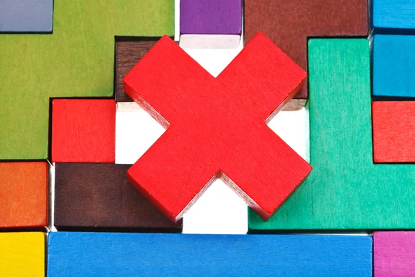 Kříž ve tvaru bloku na dřevěné puzzle — Stock fotografie