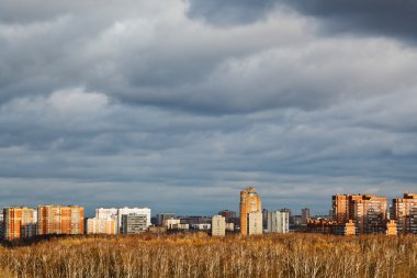 güneşin altında kış gökyüzünde tarafından tarihi evleri