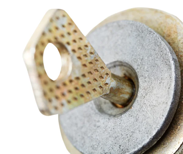 Llave de acero en el cilindro de la cerradura del vaso del disco de cerca — Foto de Stock