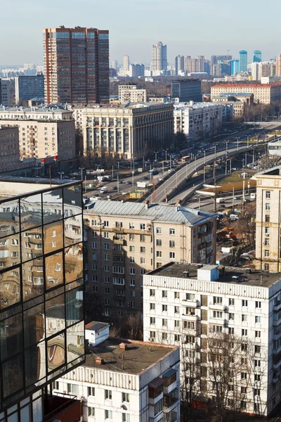 Nad zobrazením městské nadjezdem v Moskvě — Stock fotografie
