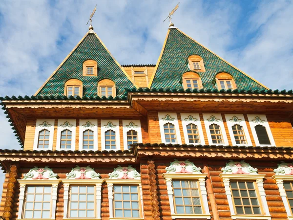 Wieże wielki drewniany Pałac w Kolomenskoe można jeździć — Zdjęcie stockowe