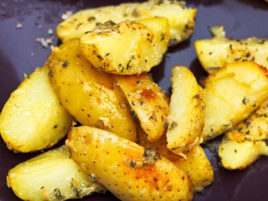 seramik tabak kızarmış patates dilimleri