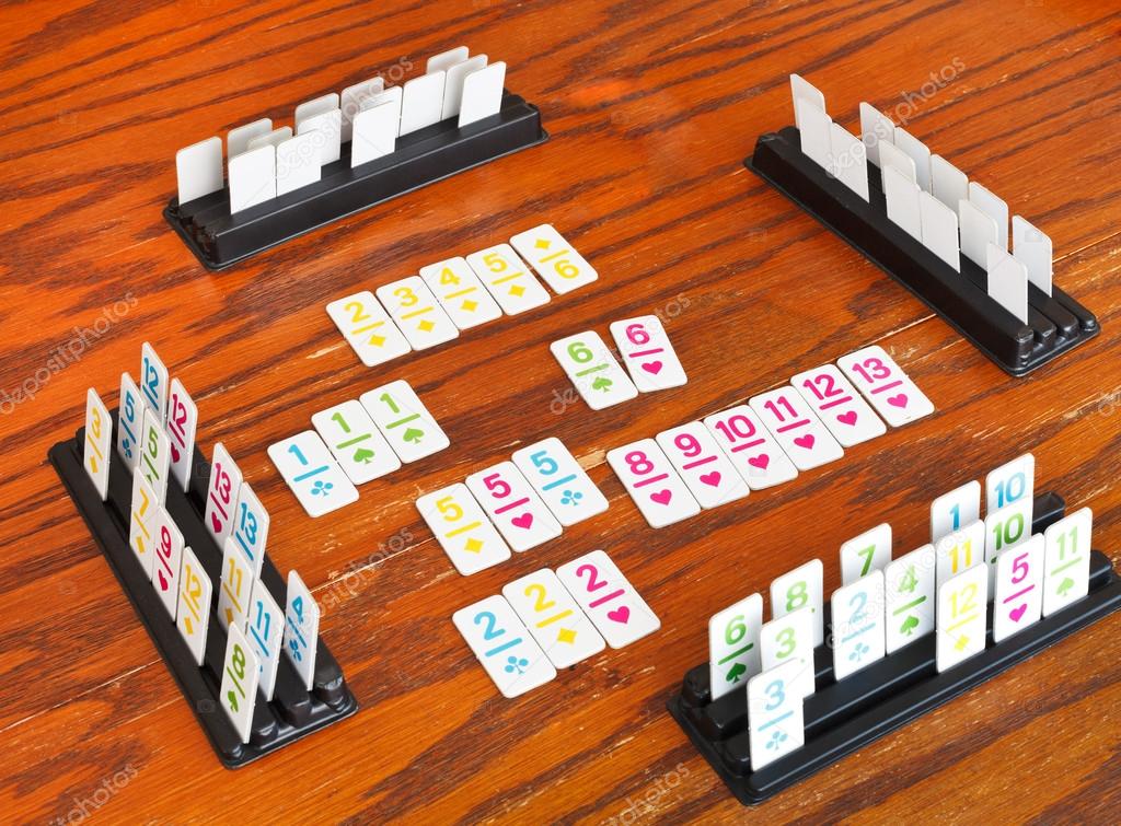 Traitement du jeu de cartes rami — Image Traitement du jeu de cartes rami — photo de stock