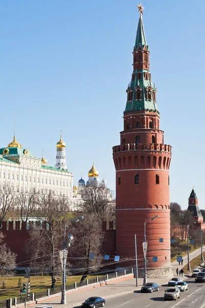 Vodovzvodnaya tower i Moskva Kreml — Stockfoto