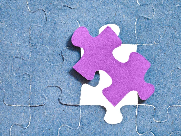 Setting the last pink piece of puzzle — Stock Photo, Image