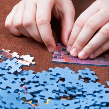 Jigsaw bulmacalar ile oynama