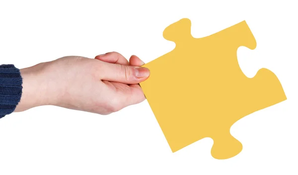 黄色のパズルのピースを持つ女性の手 — ストック写真
