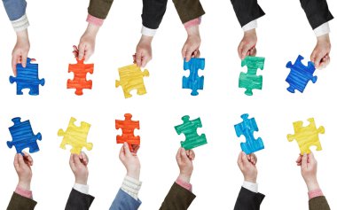 Erkek el boyalı puzzle parçaları