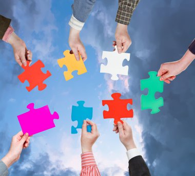 insanlar elleriyle gri bulutlar ile adet puzzle