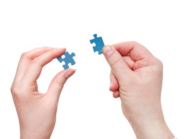 küçük puzzle parçaları ile erkek ve dişi el
