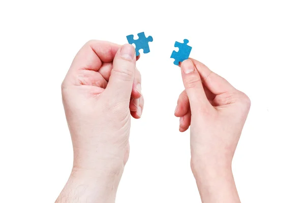 Mężczyzna i kobieta ręce trochę puzzli — Zdjęcie stockowe
