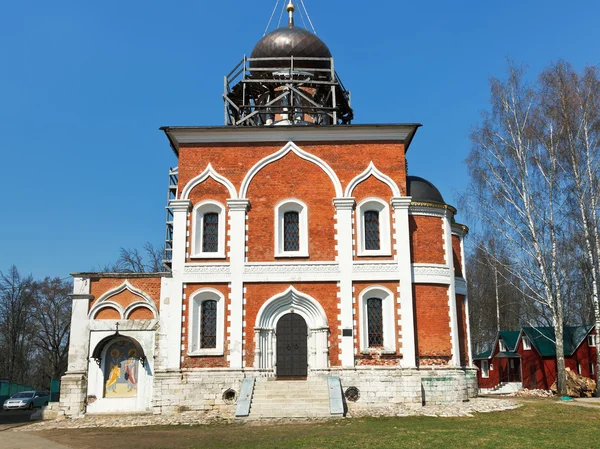 Fassade der Peter-Paul-Kirche in Moschajsk kremlin — Stockfoto