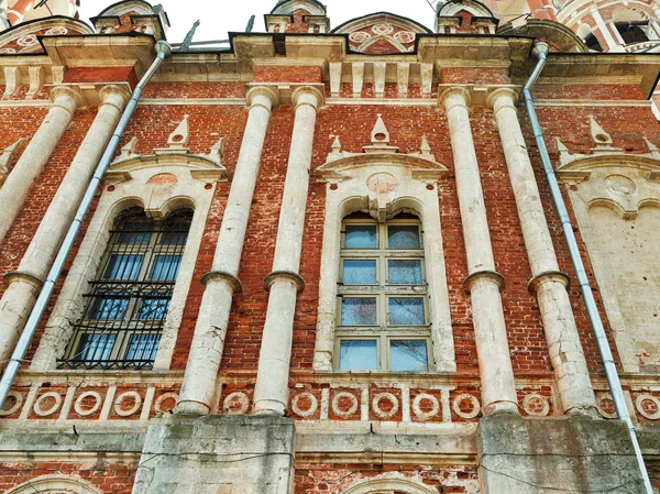 Старая стена Никольского собора в Можайском Кремле — стоковое фото