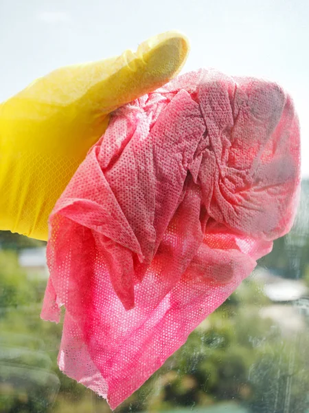 Washing window glass by wet duster — Stock Photo, Image